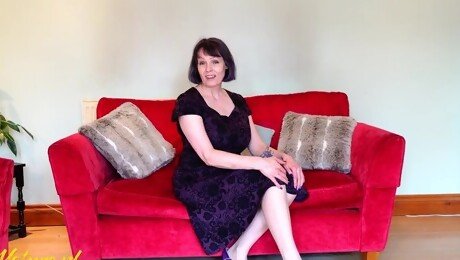 British Mature MILF Tigger Plays With Her Shaved Pussy