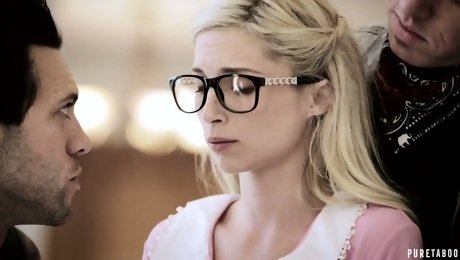 Nerdy blond head Piper Perri gonna enjoy some hard MMMF 4some